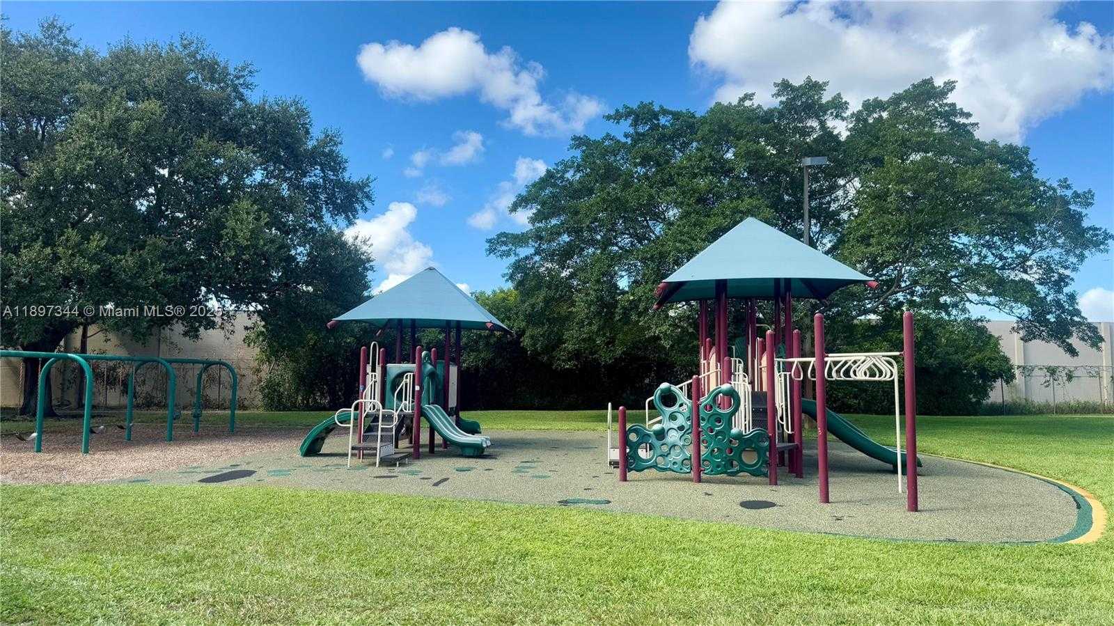 Small Image of 15140 BRISTOL LN, Davie Number 37