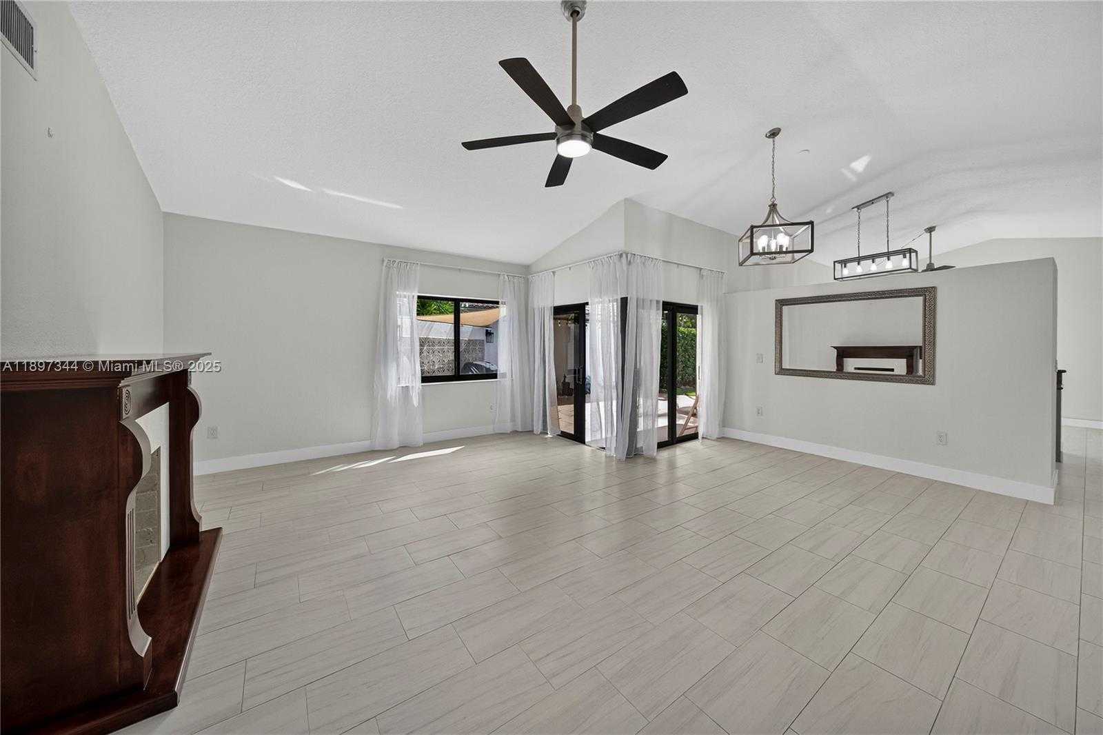 Small Image of 15140 BRISTOL LN, Davie Number 4