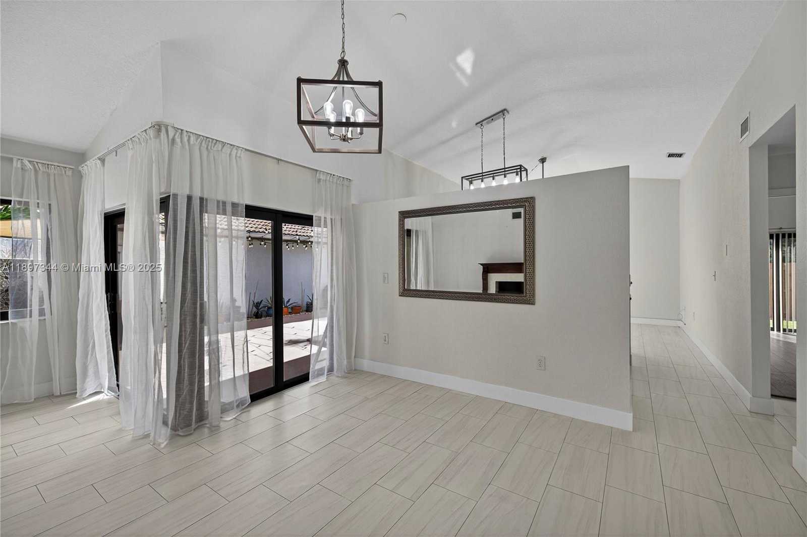 Small Image of 15140 BRISTOL LN, Davie Number 8