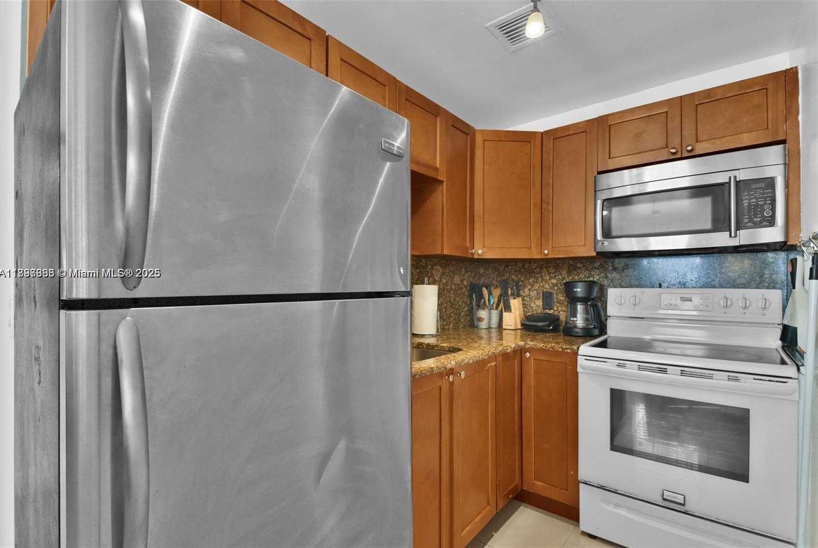 Small Image of 6966 BYRON AVE #102, Miami Beach Number 5