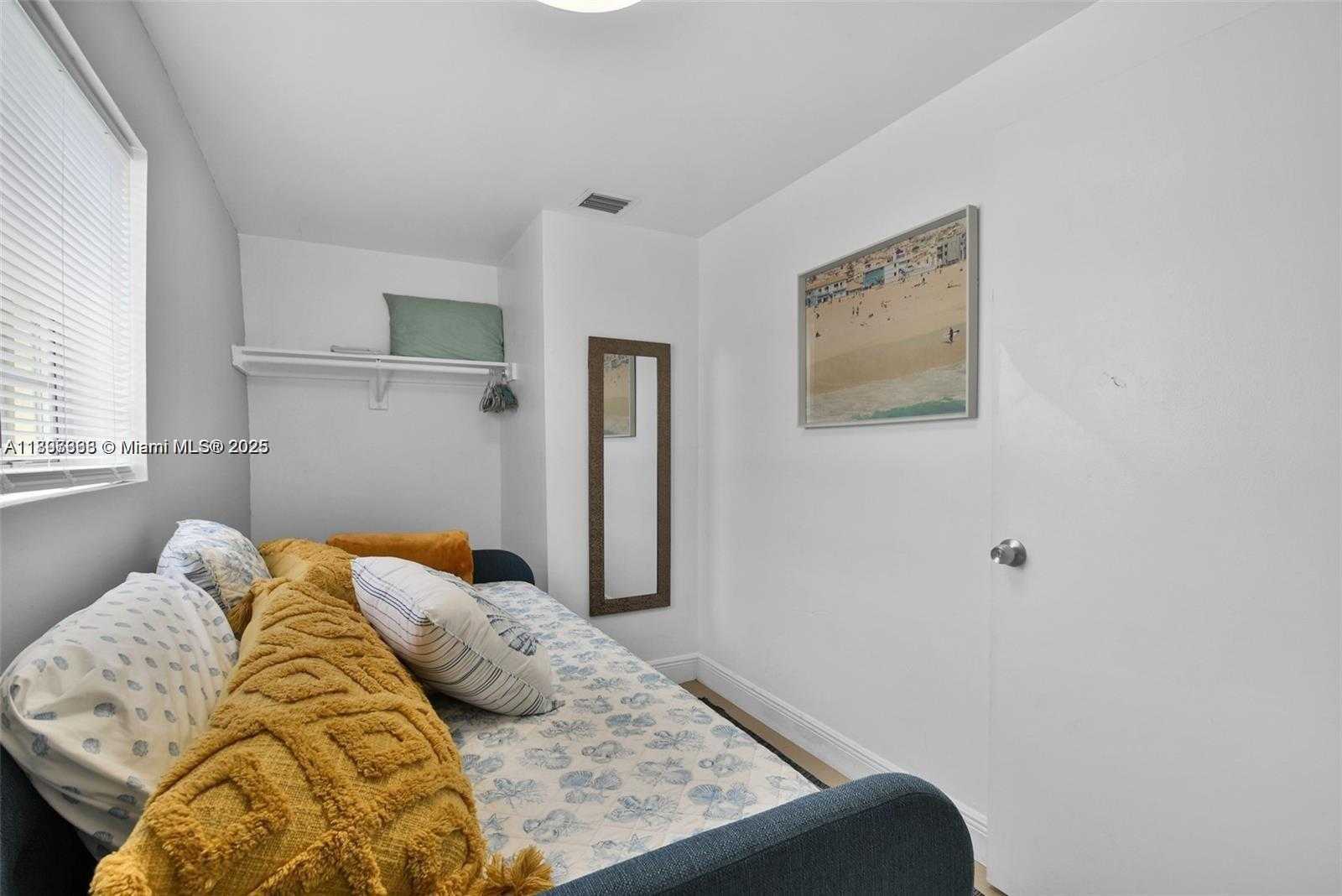 Small Image of 6966 BYRON AVE #102, Miami Beach Number 8