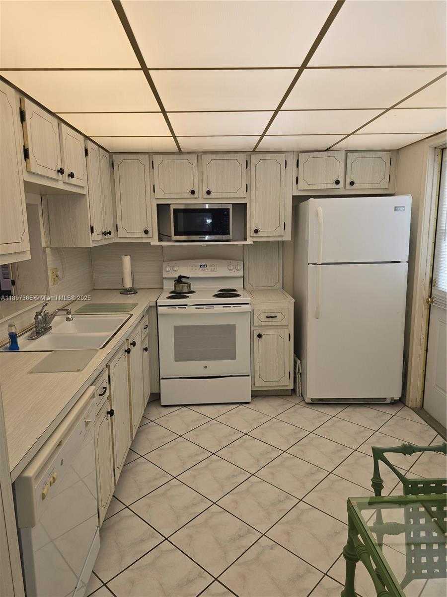 Small Image of 609 NORTH EAST 14TH AVE #701, Hallandale Beach Number 5