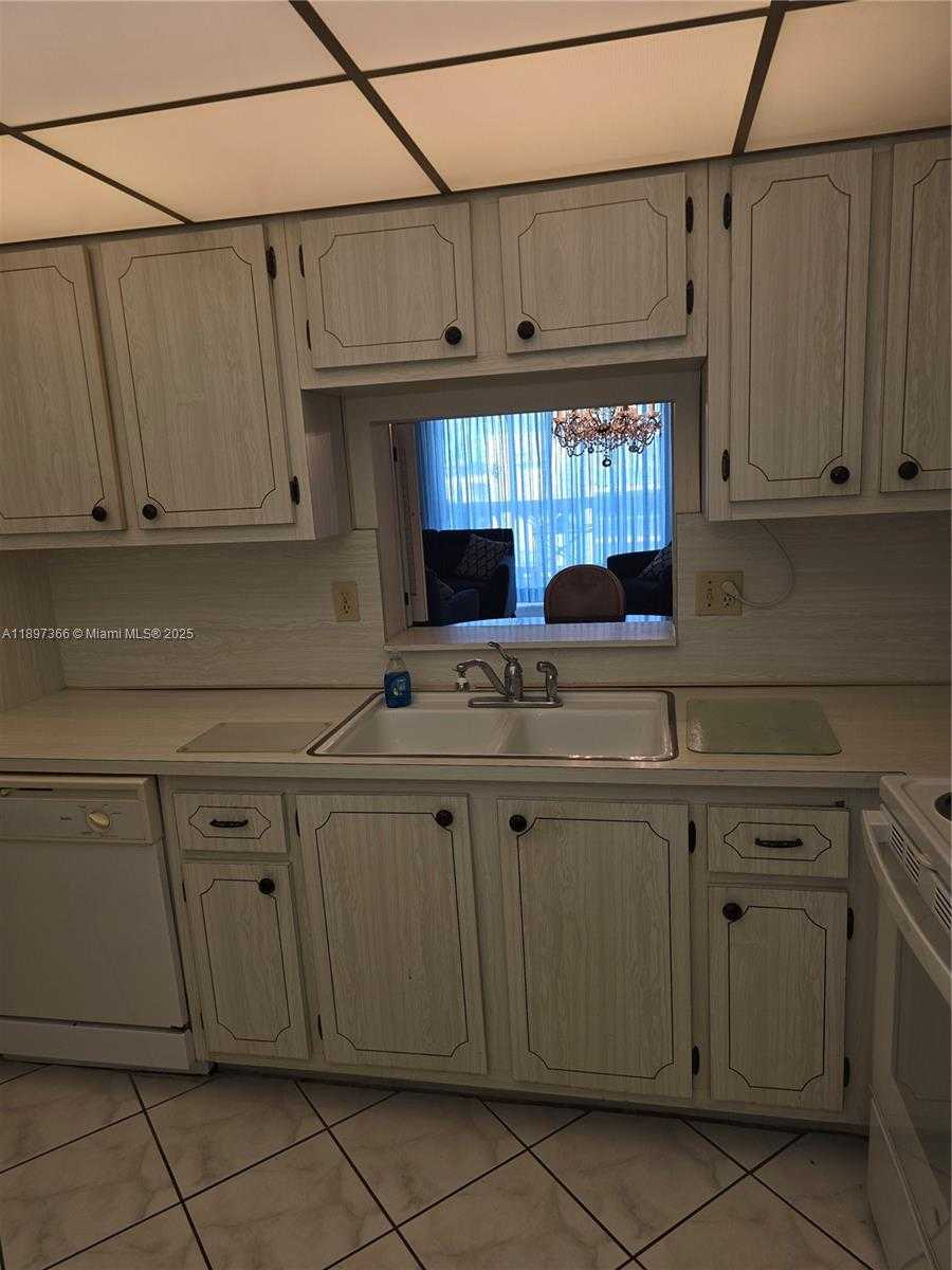 Small Image of 609 NORTH EAST 14TH AVE #701, Hallandale Beach Number 6