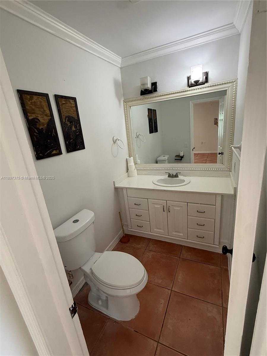 Small Image of 10865 GIBSON DR #10865, Miami Number 10