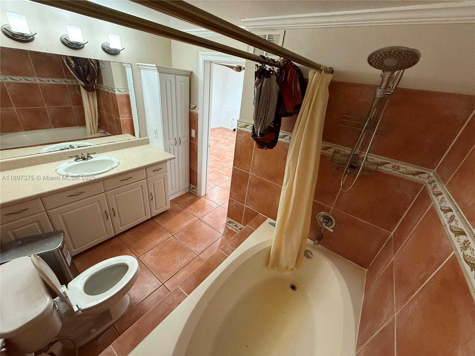 Small Image of 10865 GIBSON DR #10865, Miami Number 19