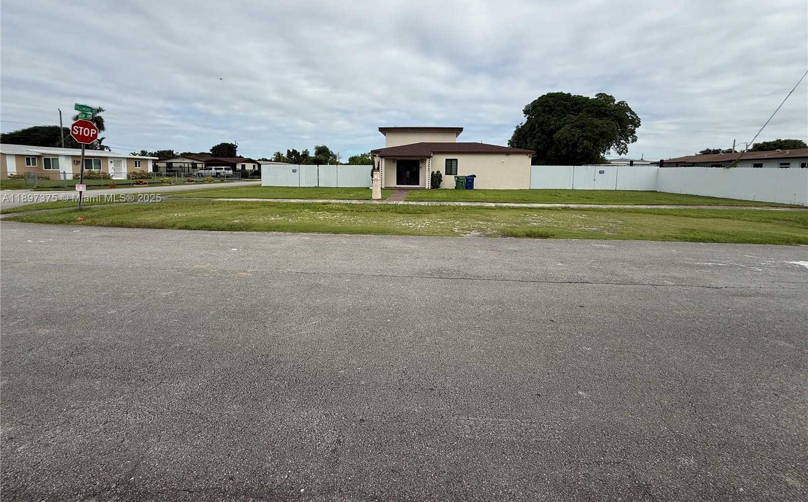 Small Image of 10865 GIBSON DR #10865, Miami Number 2