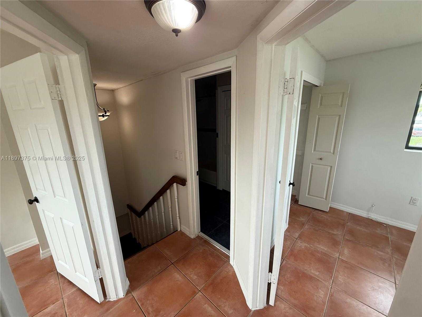 Small Image of 10865 GIBSON DR #10865, Miami Number 28