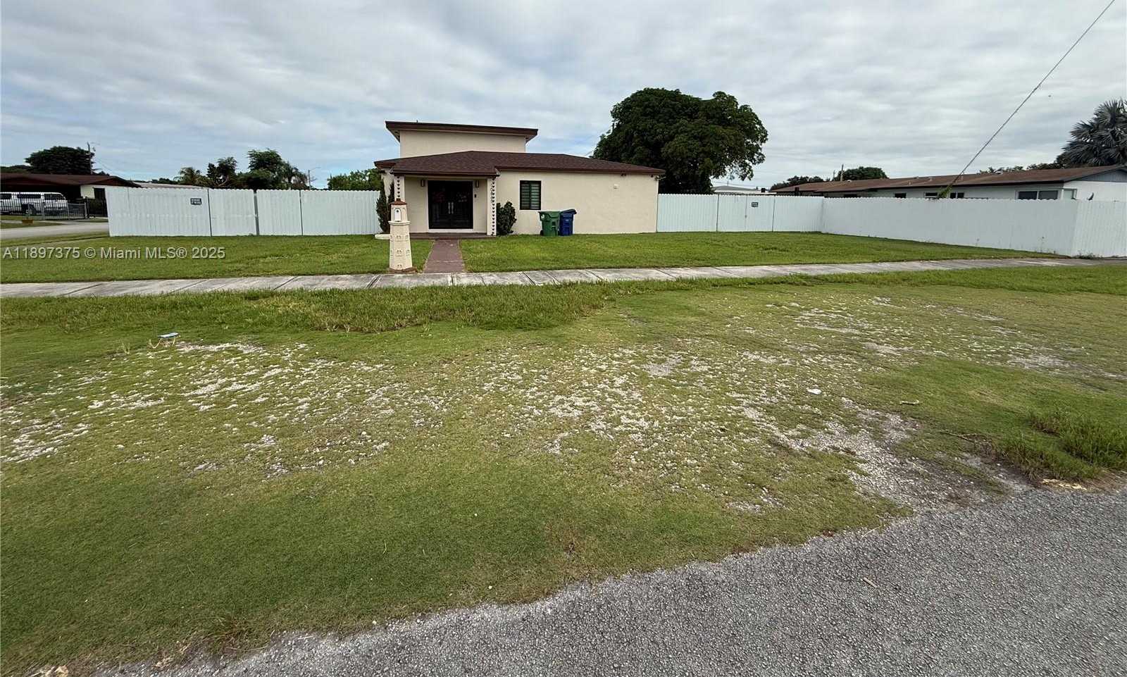 Small Image of 10865 GIBSON DR #10865, Miami Number 3