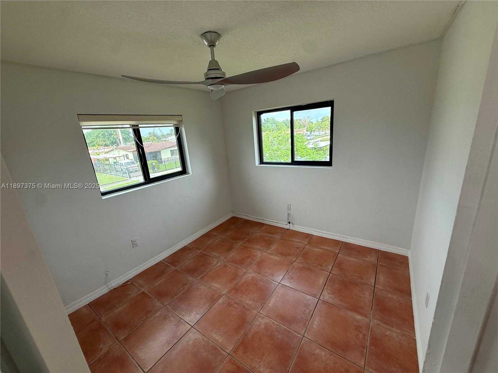 Small Image of 10865 GIBSON DR #10865, Miami Number 33