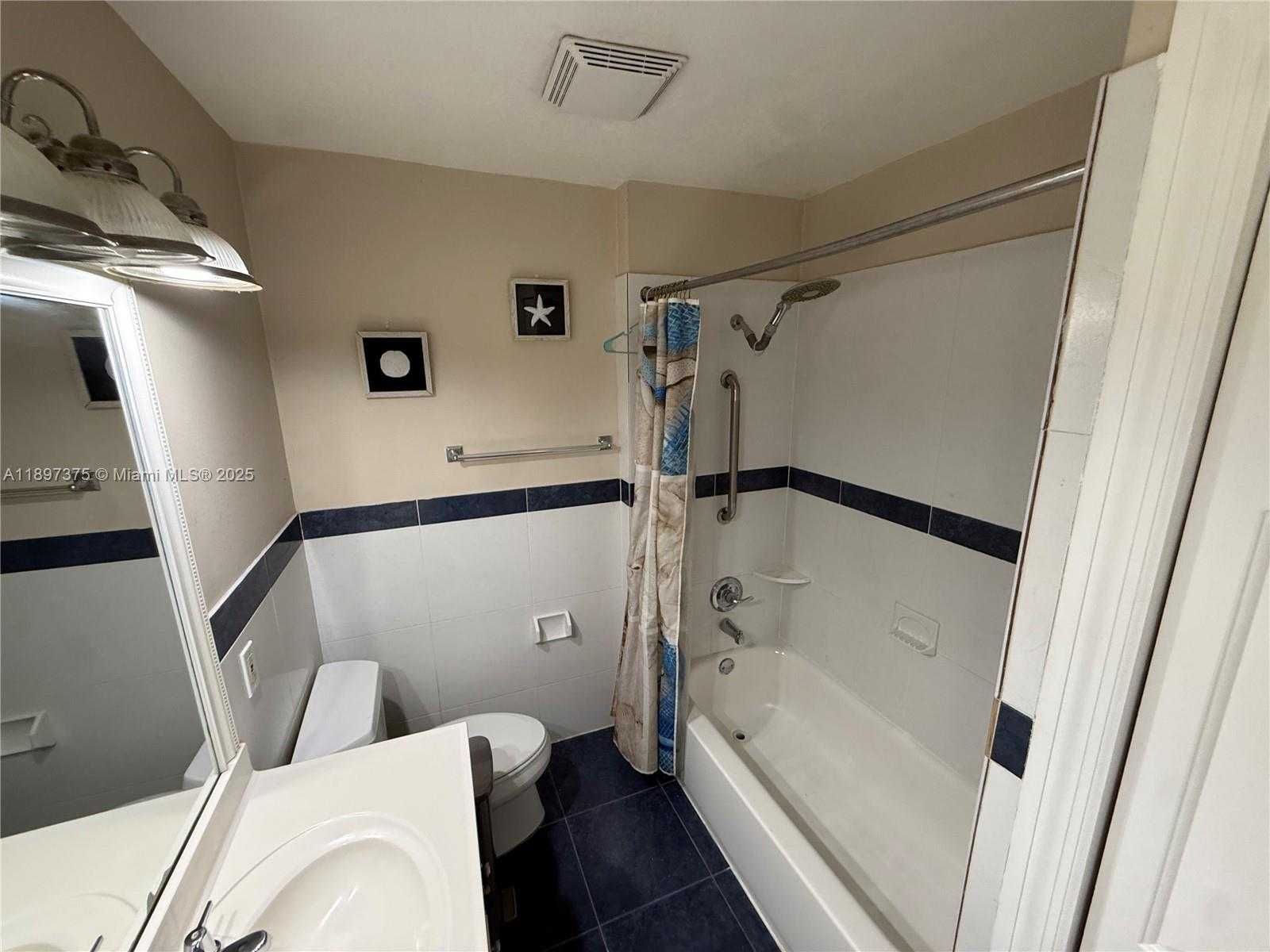 Small Image of 10865 GIBSON DR #10865, Miami Number 35