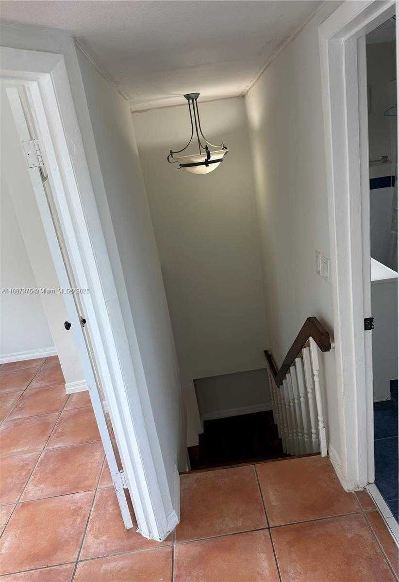 Small Image of 10865 GIBSON DR #10865, Miami Number 37