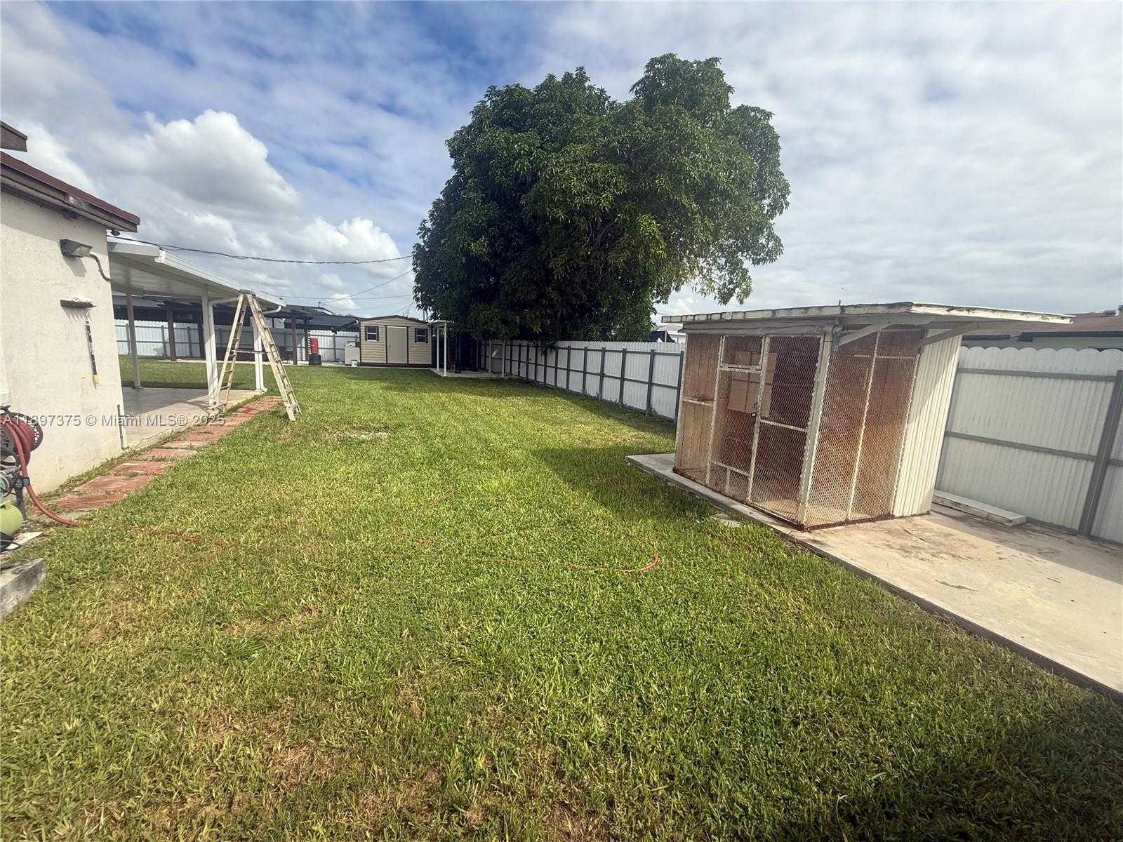 Small Image of 10865 GIBSON DR #10865, Miami Number 42