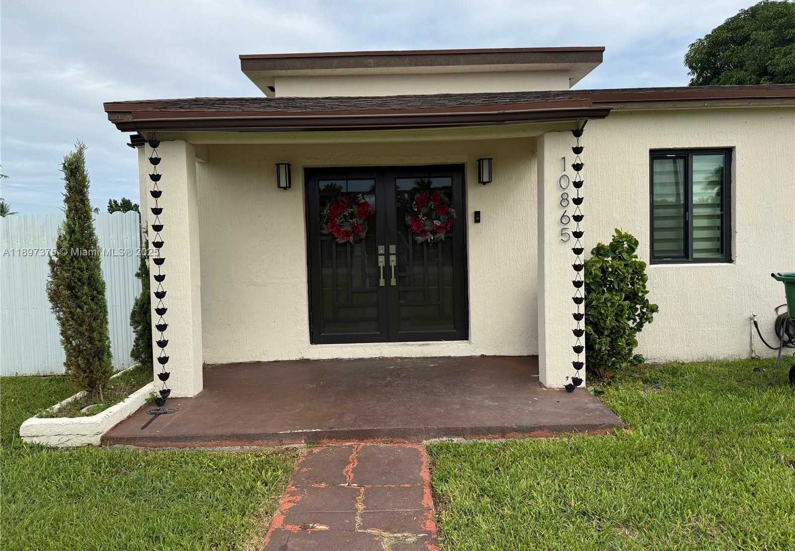 Small Image of 10865 GIBSON DR #10865, Miami Number 6