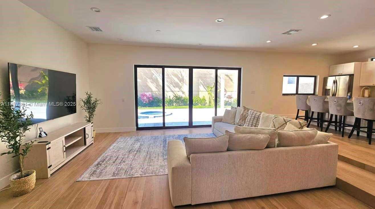 Small Image of 3409 DIANE DR, Boynton Beach Number 4