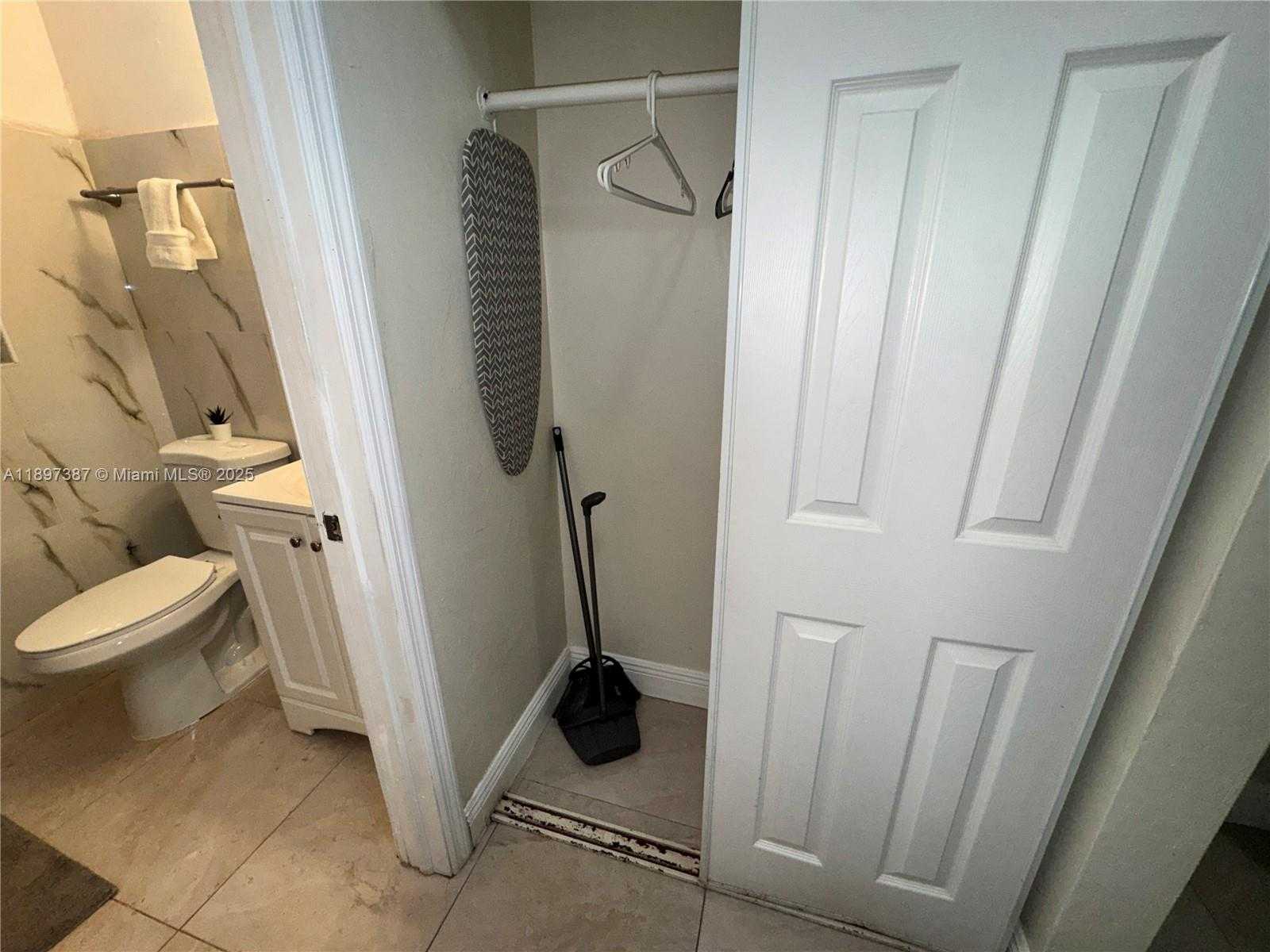 Small Image of 2305 MONROE ST #4, Hollywood Number 10
