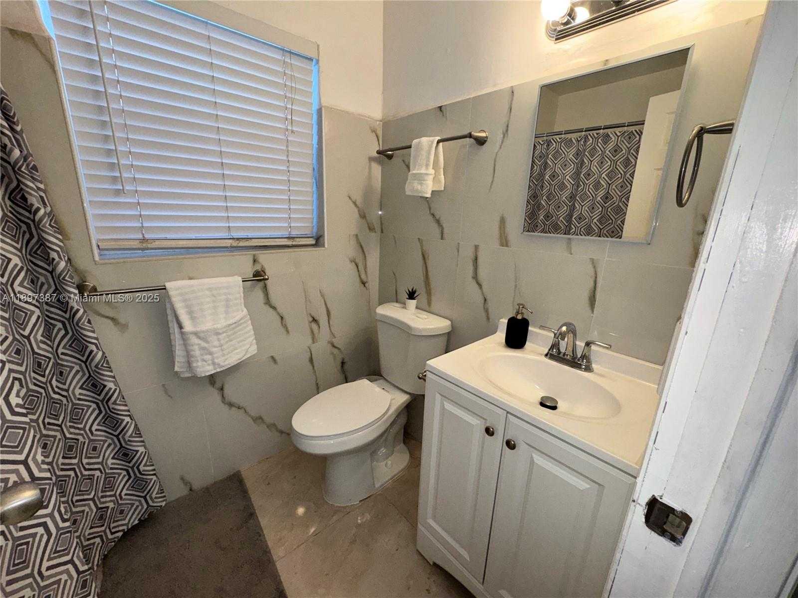 Small Image of 2305 MONROE ST #4, Hollywood Number 11