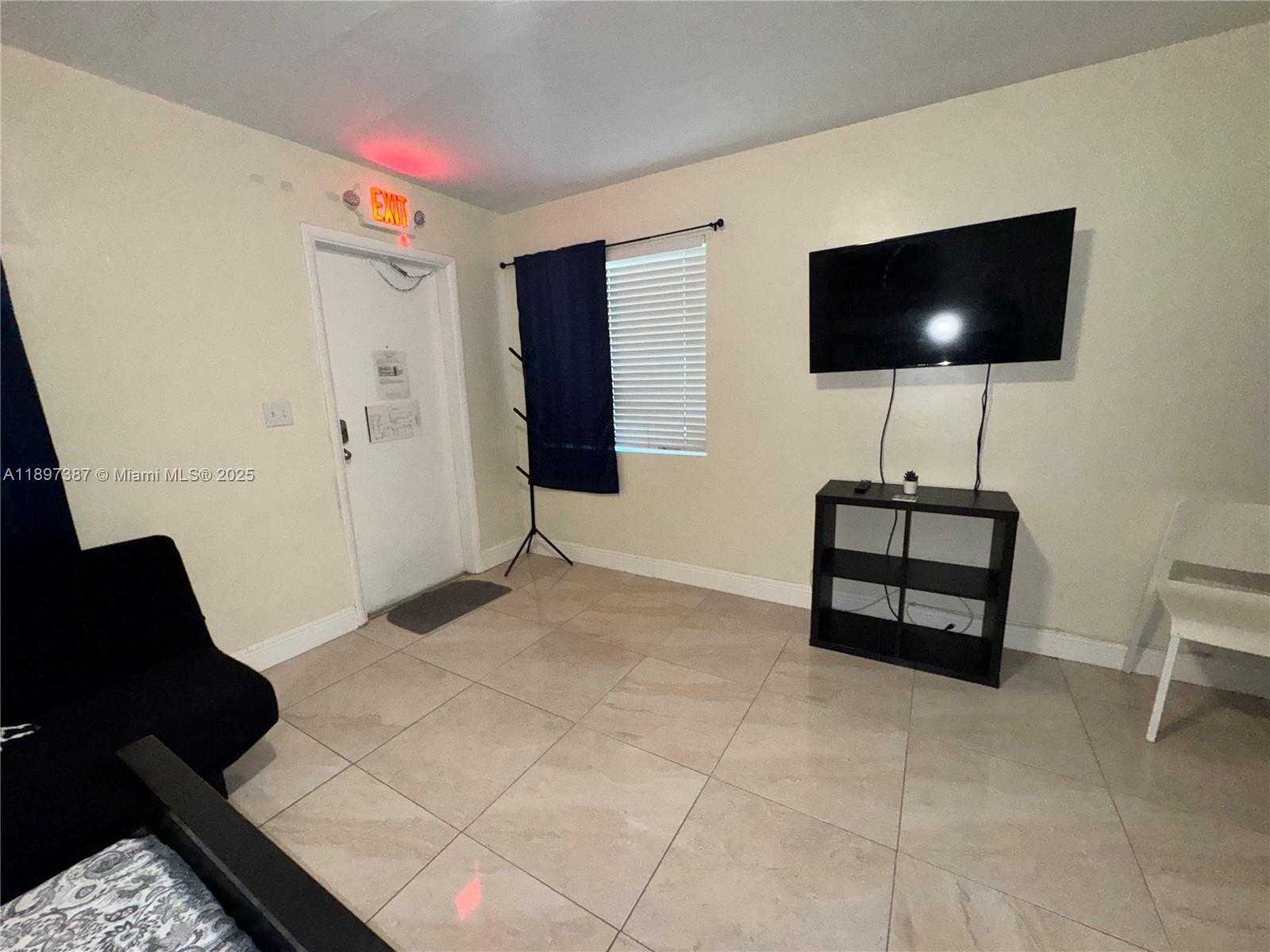 Small Image of 2305 MONROE ST #4, Hollywood Number 2