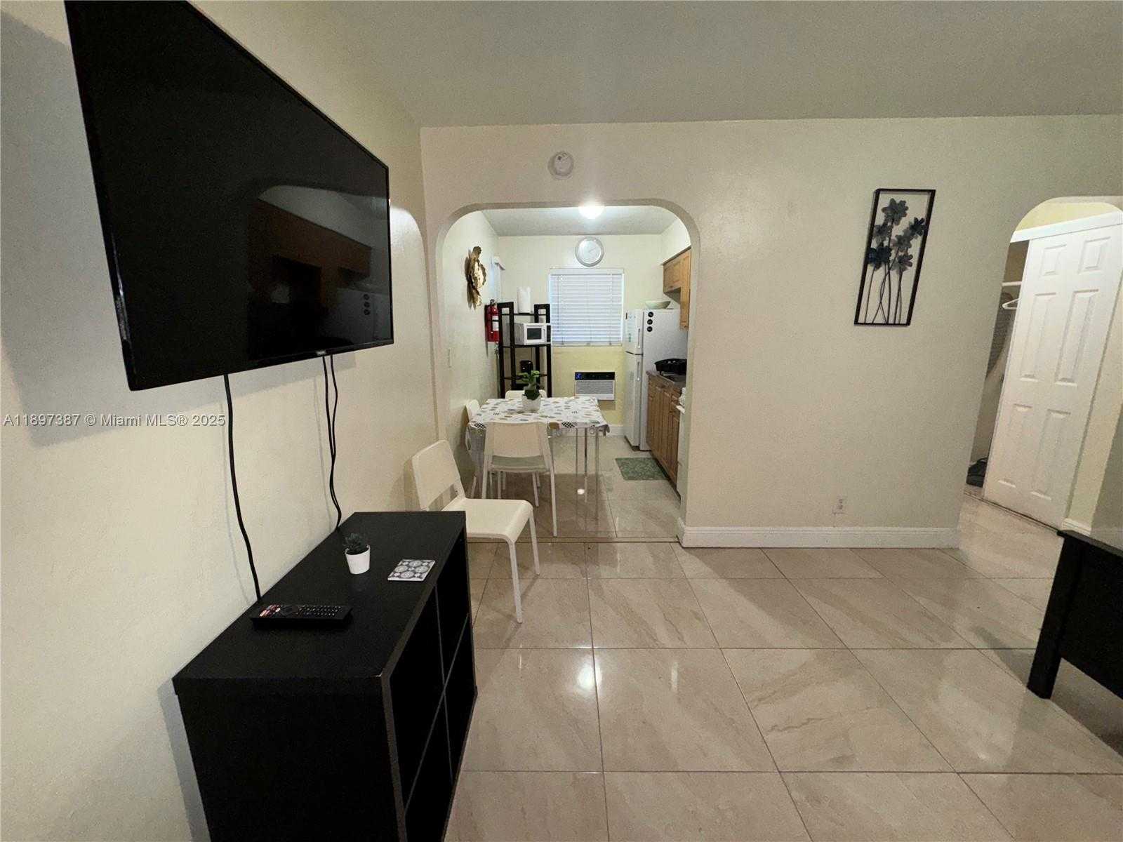Small Image of 2305 MONROE ST #4, Hollywood Number 3