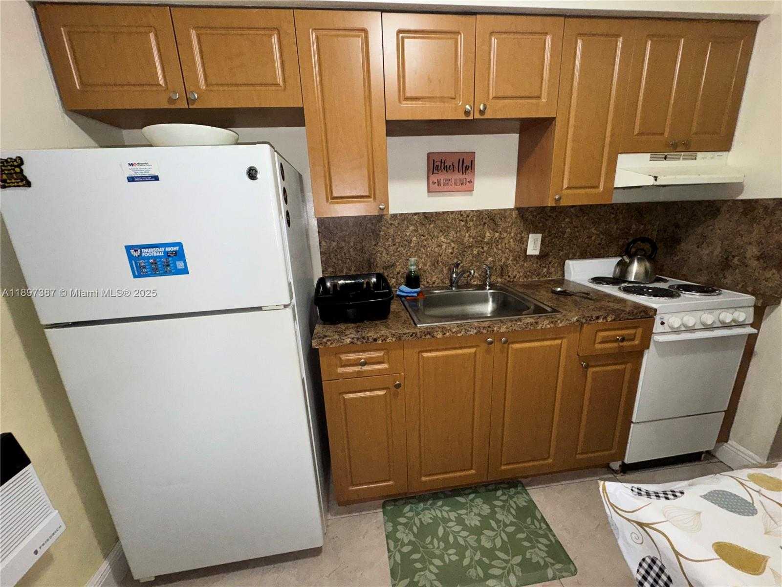 Small Image of 2305 MONROE ST #4, Hollywood Number 6