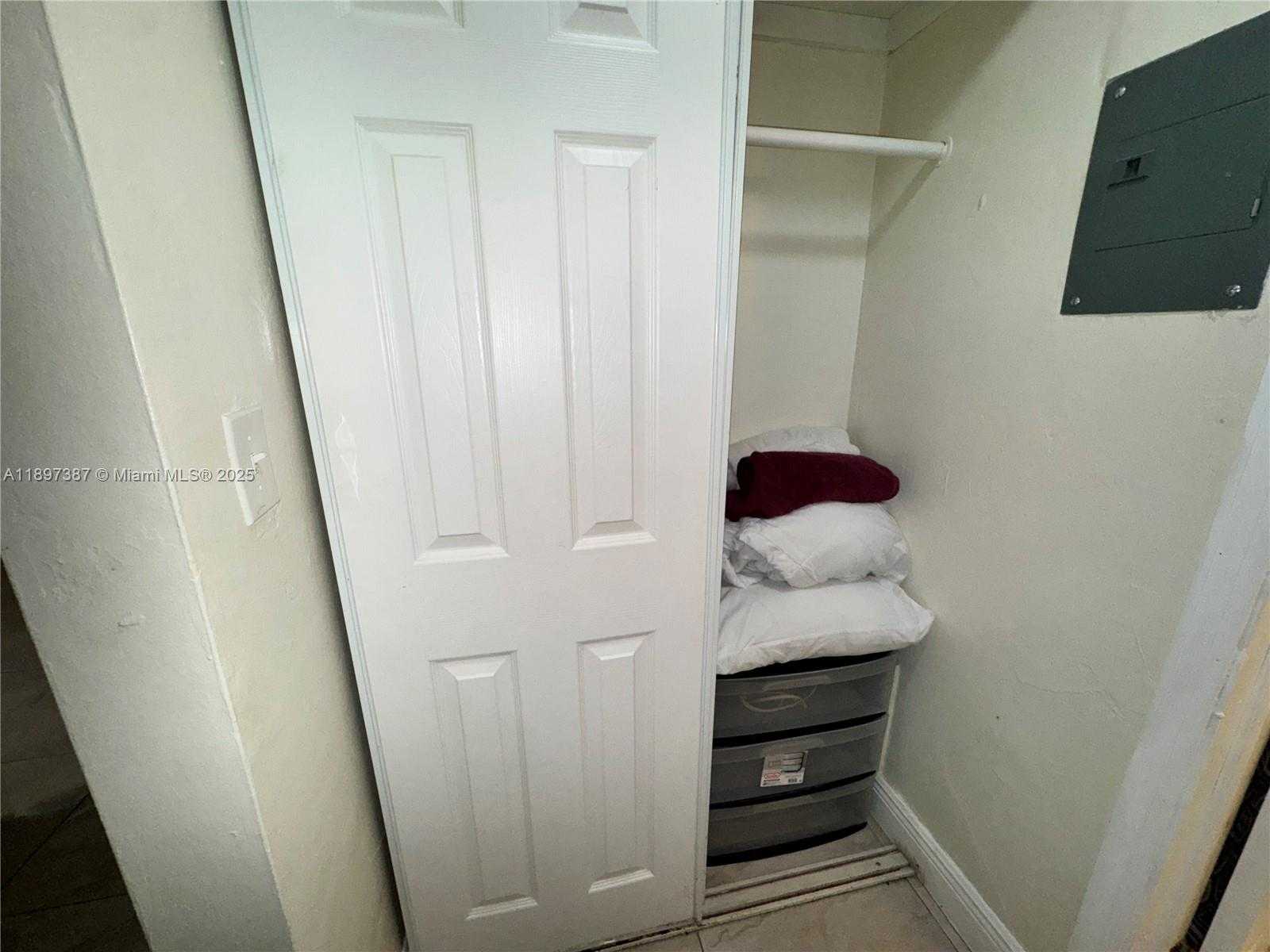 Small Image of 2305 MONROE ST #4, Hollywood Number 9