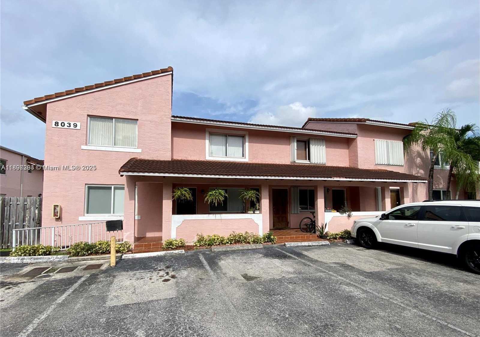 Small Image of 8039 LAKE DR #201, Doral Number 2