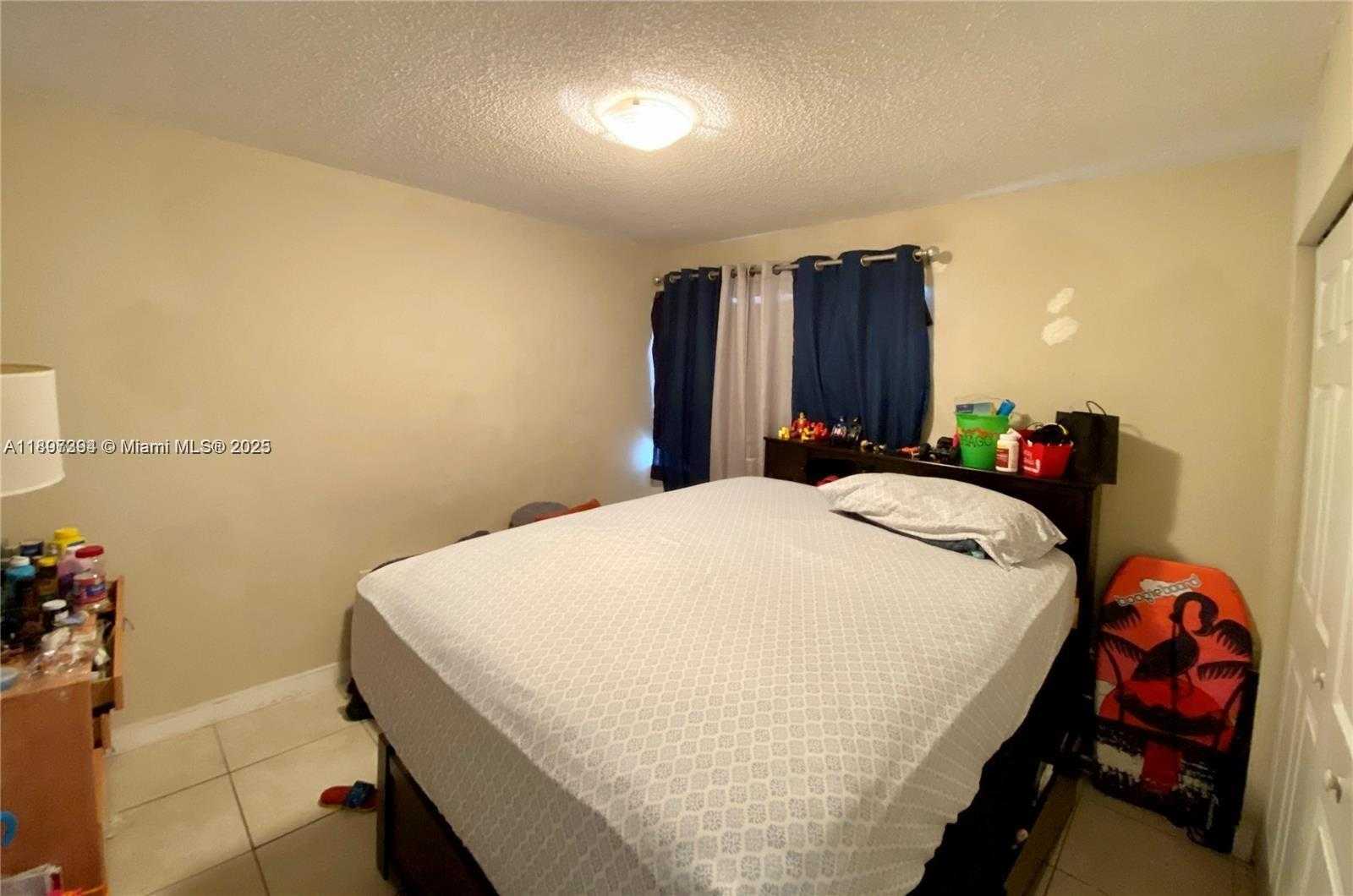 Small Image of 8039 LAKE DR #201, Doral Number 8