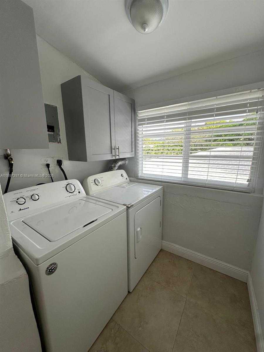 Small Image of 3235 SOUTH LE JEUNE RD #3235, Coral Gables Number 10