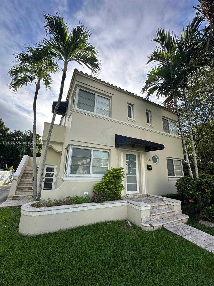 Small Image of 3235 SOUTH LE JEUNE RD #3235, Coral Gables Number 2