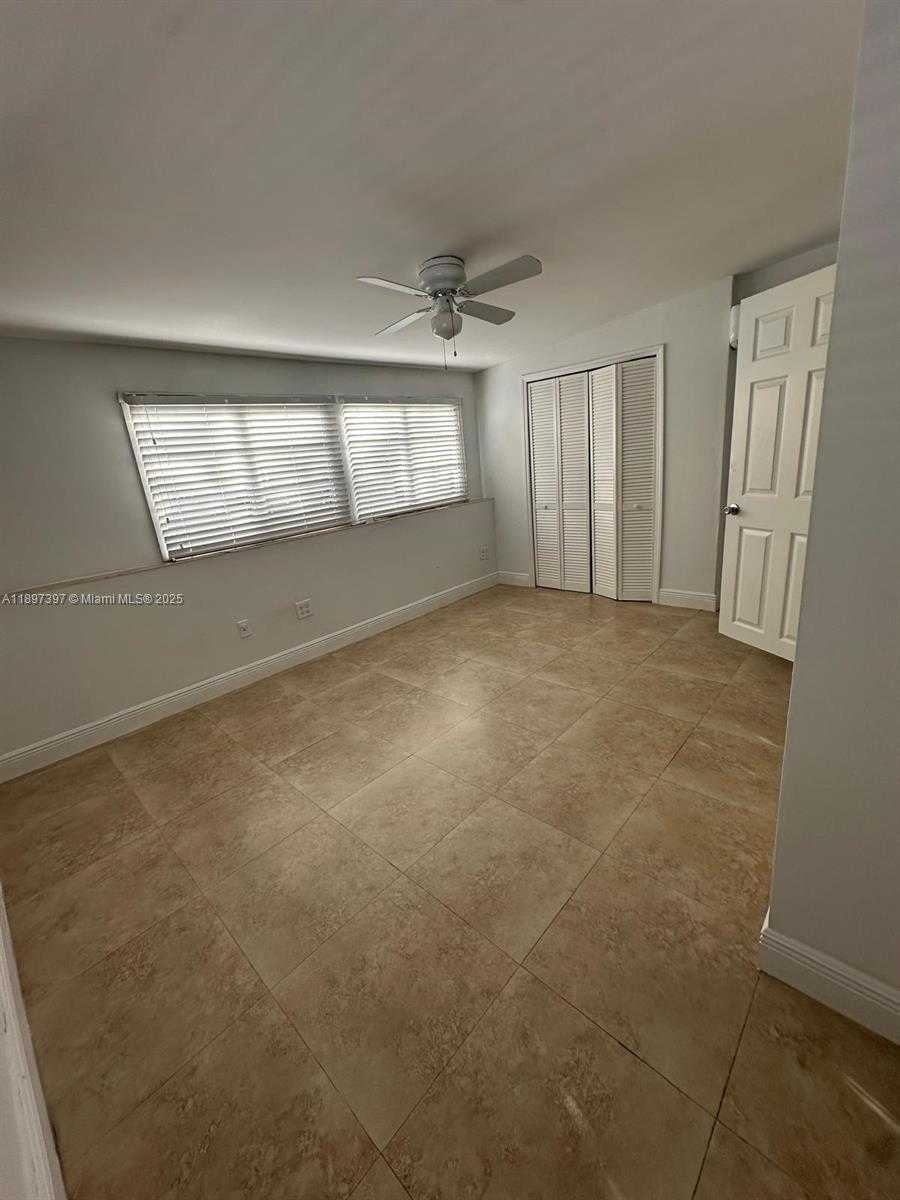 Small Image of 3235 SOUTH LE JEUNE RD #3235, Coral Gables Number 6