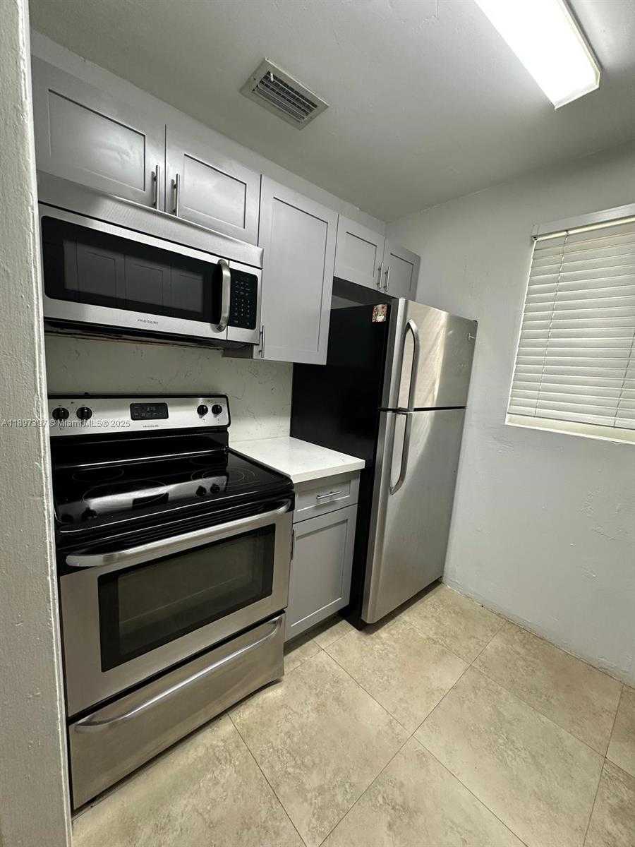 Small Image of 3235 SOUTH LE JEUNE RD #3235, Coral Gables Number 7