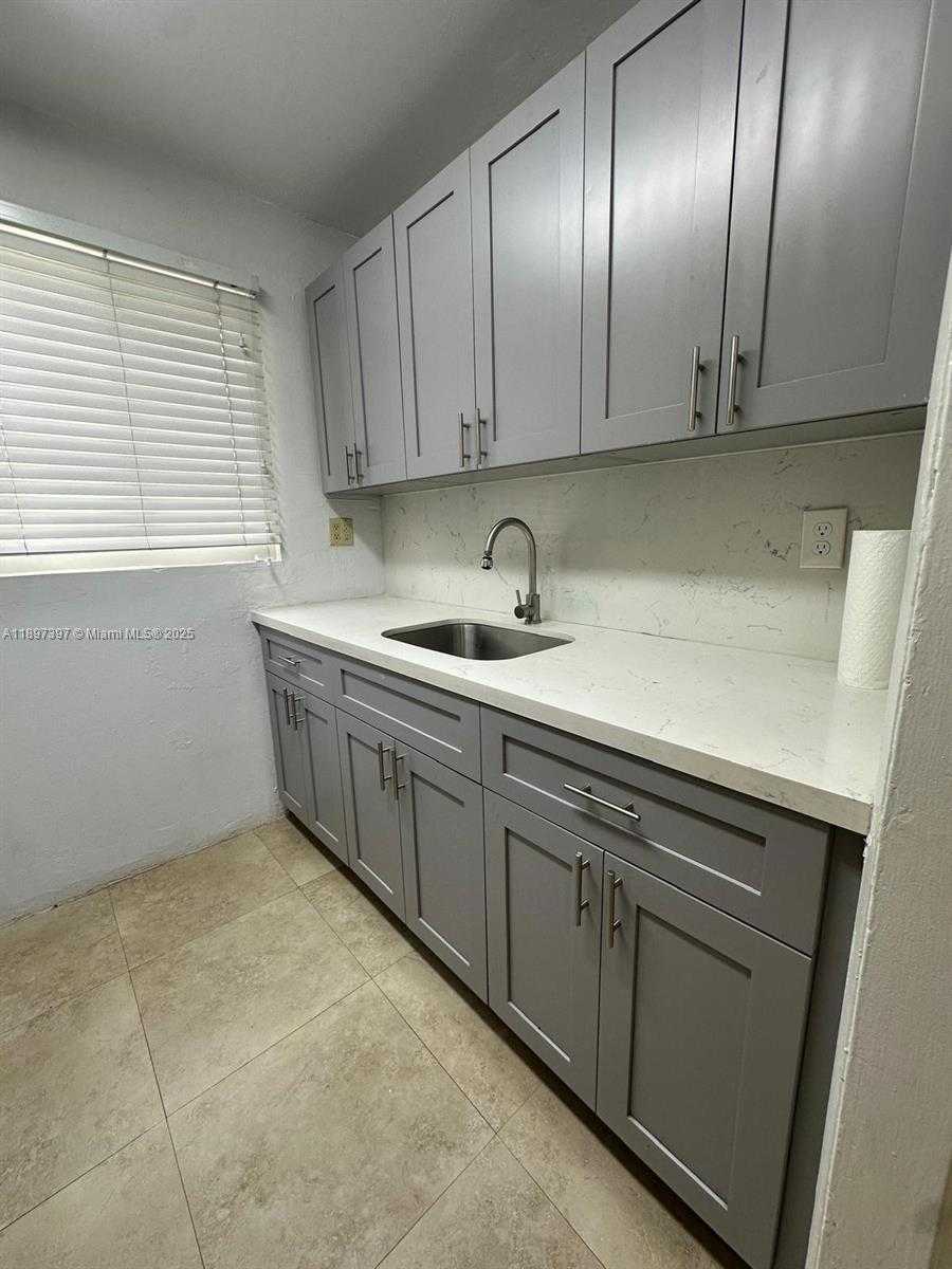 Small Image of 3235 SOUTH LE JEUNE RD #3235, Coral Gables Number 8