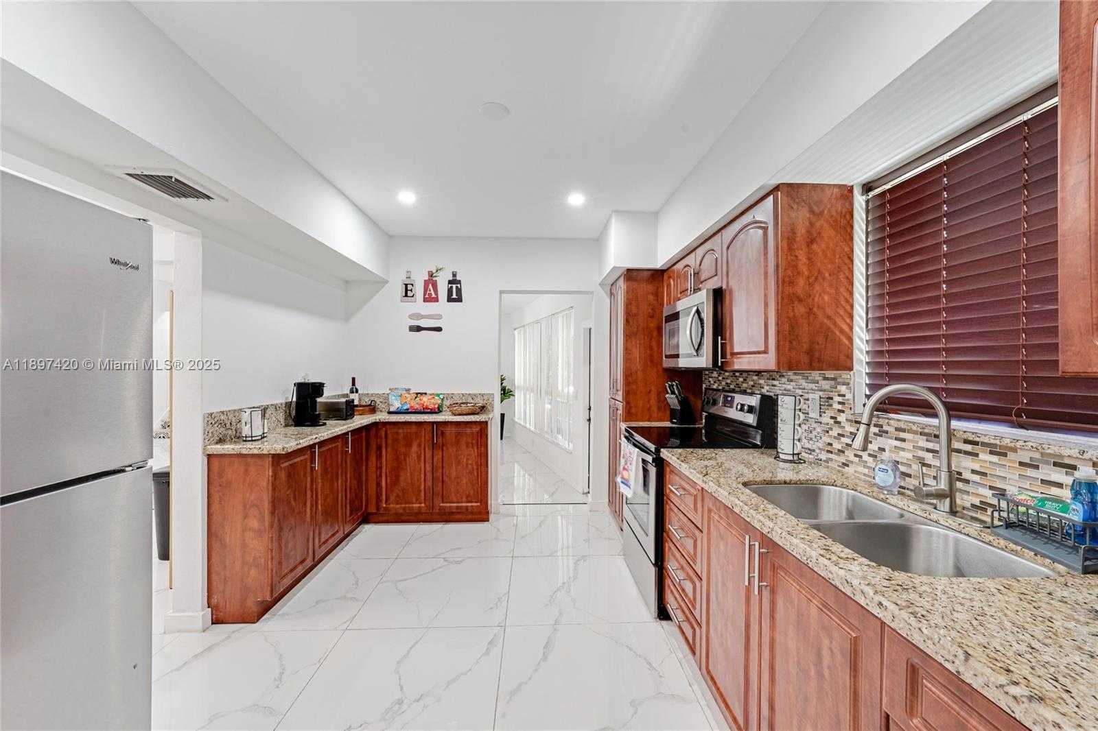 Small Image of 12520 NORTH EAST 1ST CT, North Miami Number 12