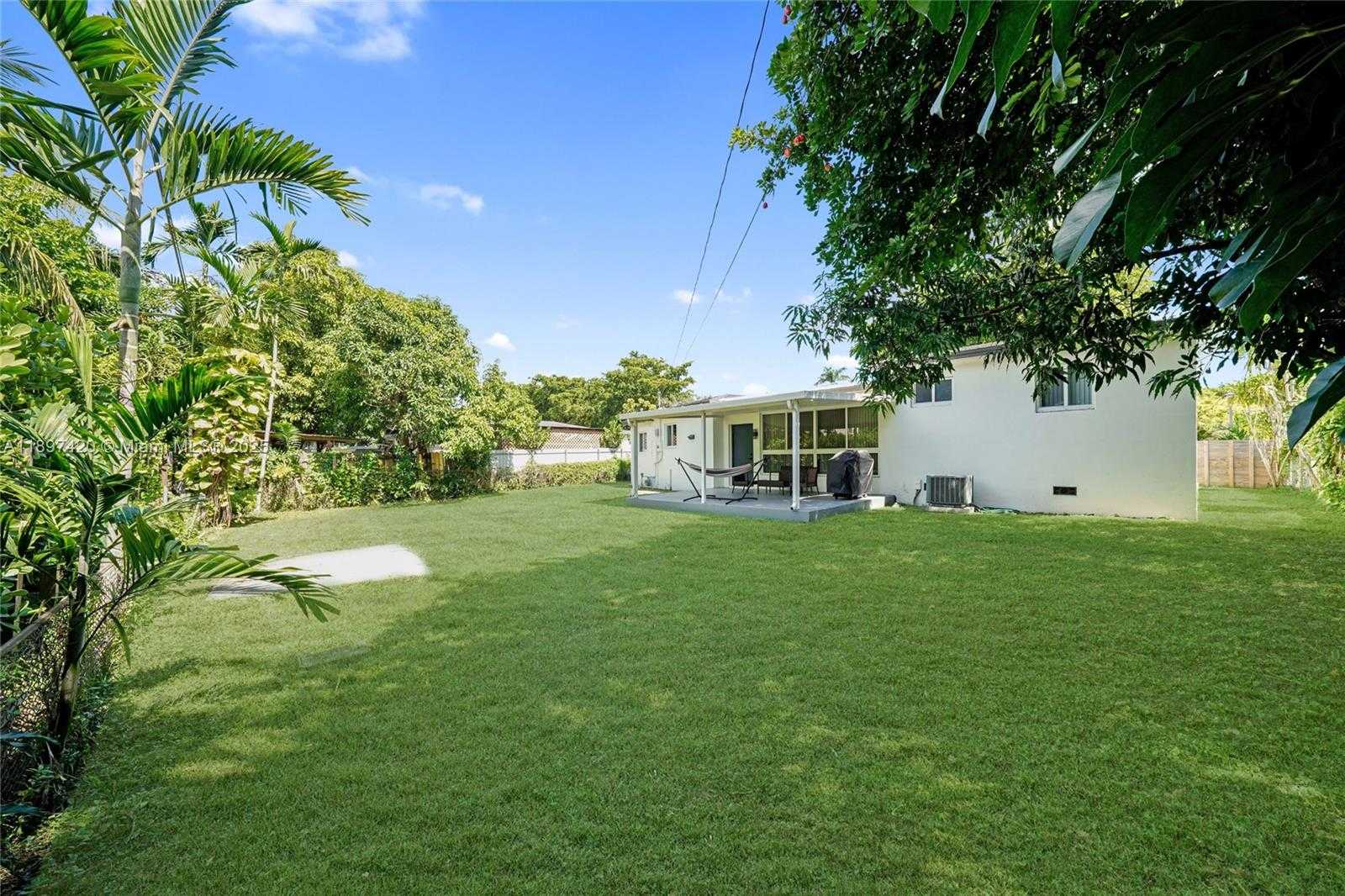 Small Image of 12520 NORTH EAST 1ST CT, North Miami Number 14