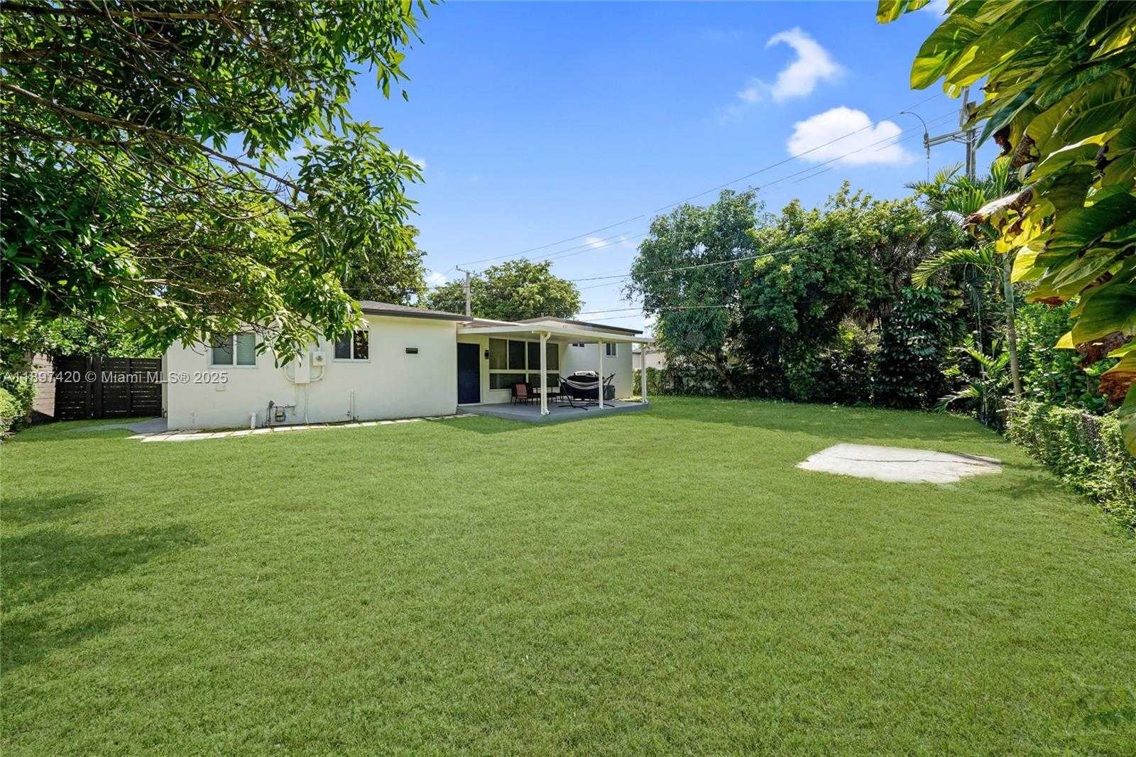 Small Image of 12520 NORTH EAST 1ST CT, North Miami Number 15