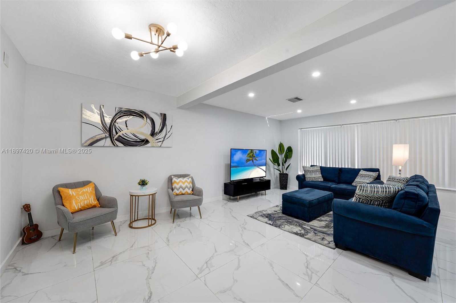 Small Image of 12520 NORTH EAST 1ST CT, North Miami Number 3