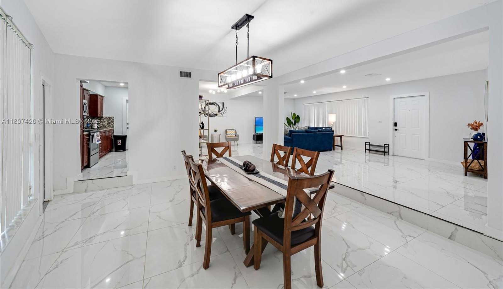 Small Image of 12520 NORTH EAST 1ST CT, North Miami Number 5