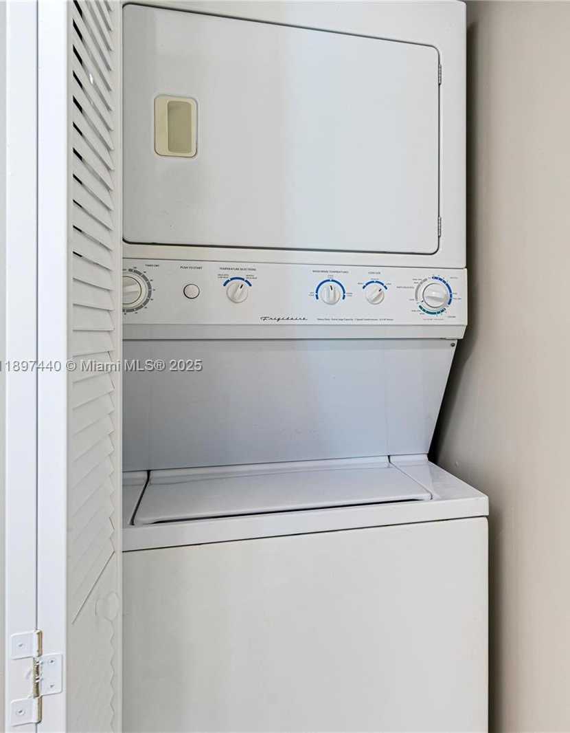 Small Image of 888 BISCAYNE BLVD #4311, Miami Number 17