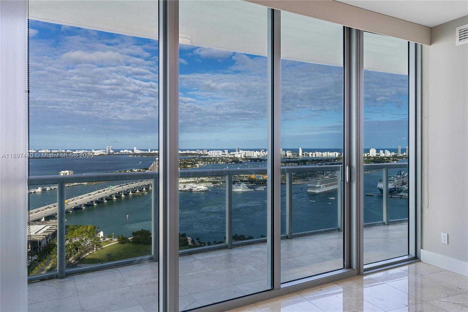 Small Image of 888 BISCAYNE BLVD #4311, Miami Number 2