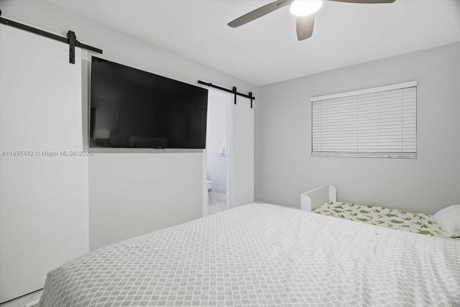 Small Image of 6948 NORTH WEST 8TH CT, Margate Number 12