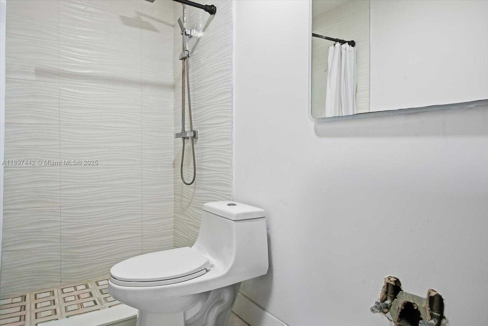 Small Image of 6948 NORTH WEST 8TH CT, Margate Number 17