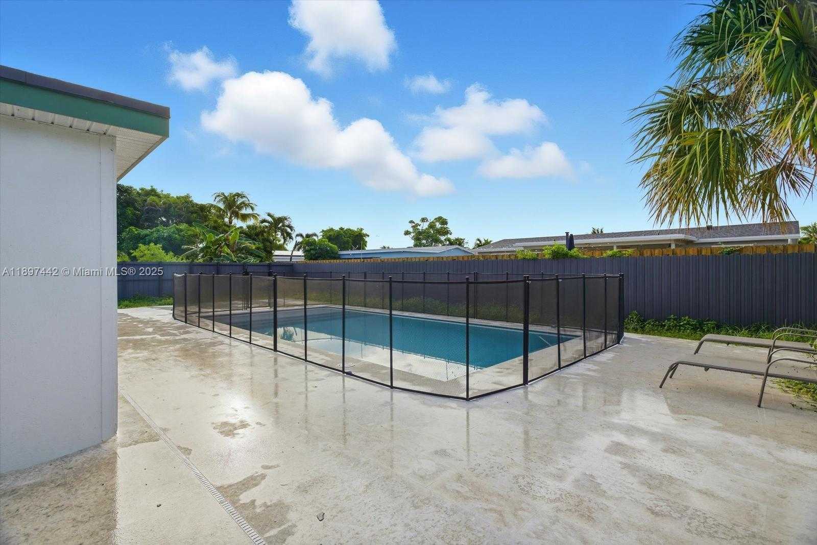 Small Image of 6948 NORTH WEST 8TH CT, Margate Number 19