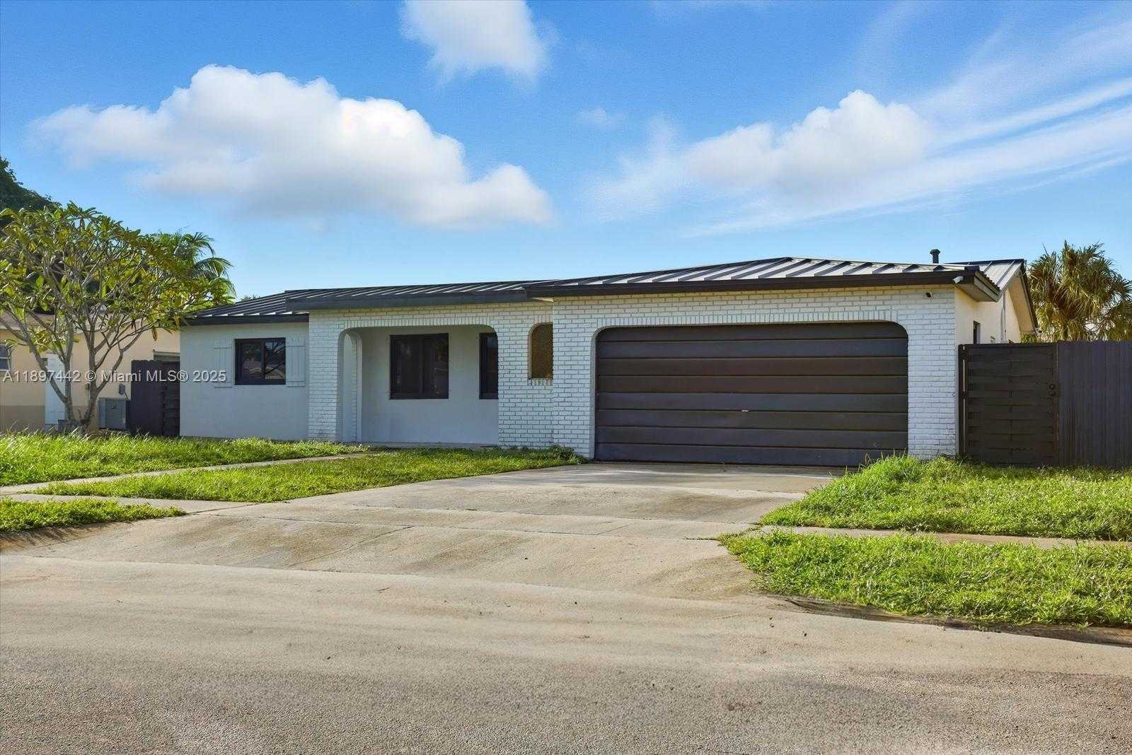 Small Image of 6948 NORTH WEST 8TH CT, Margate Number 2