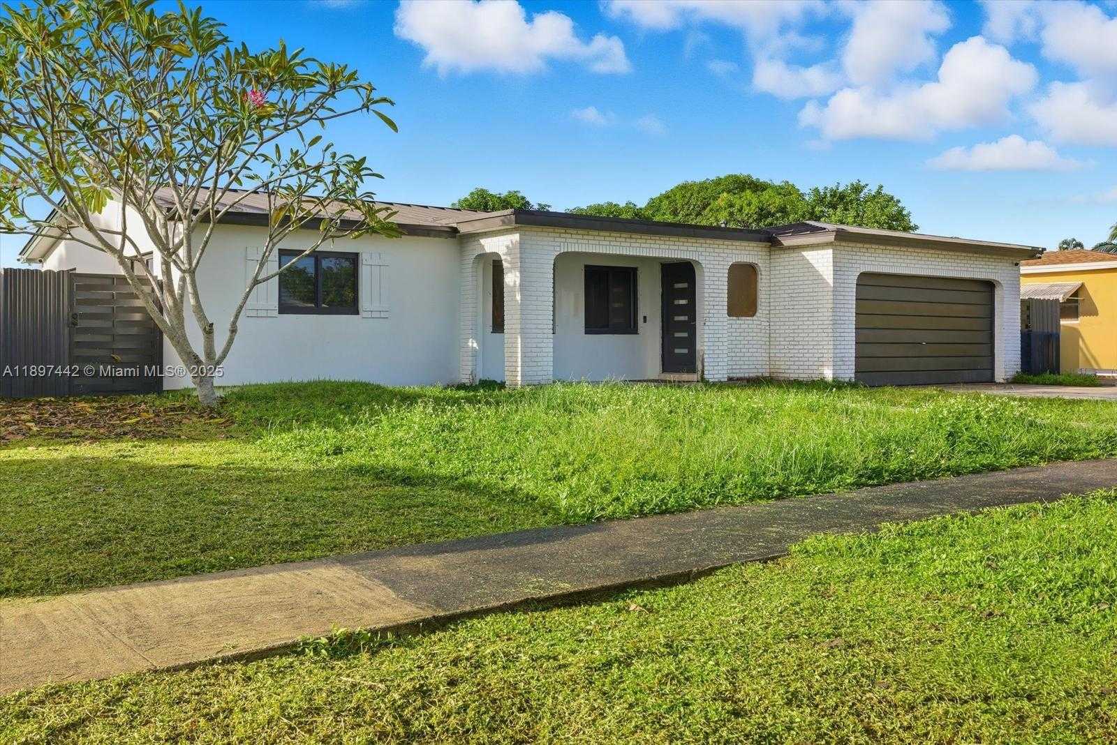 Small Image of 6948 NORTH WEST 8TH CT, Margate Number 3