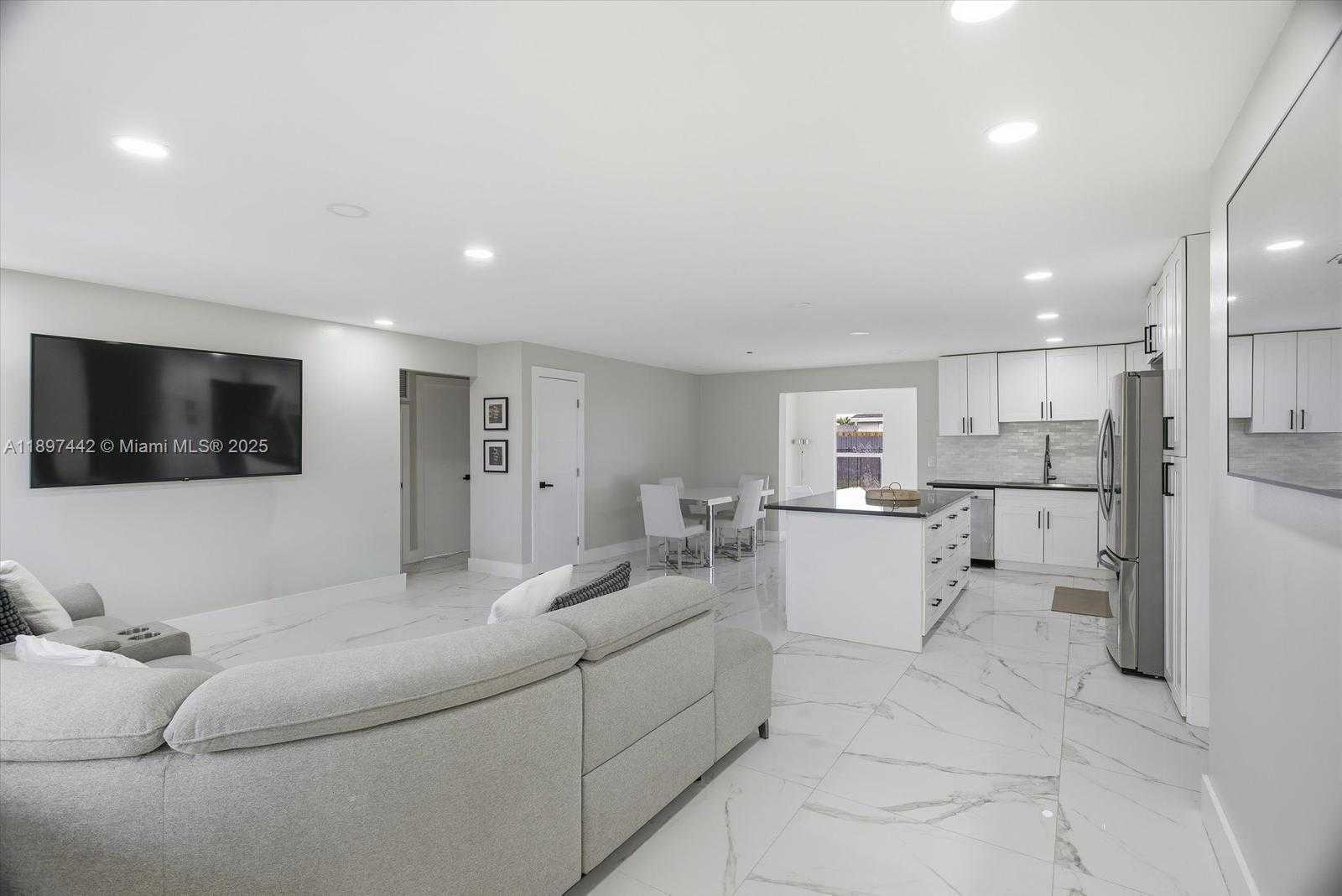 Small Image of 6948 NORTH WEST 8TH CT, Margate Number 5