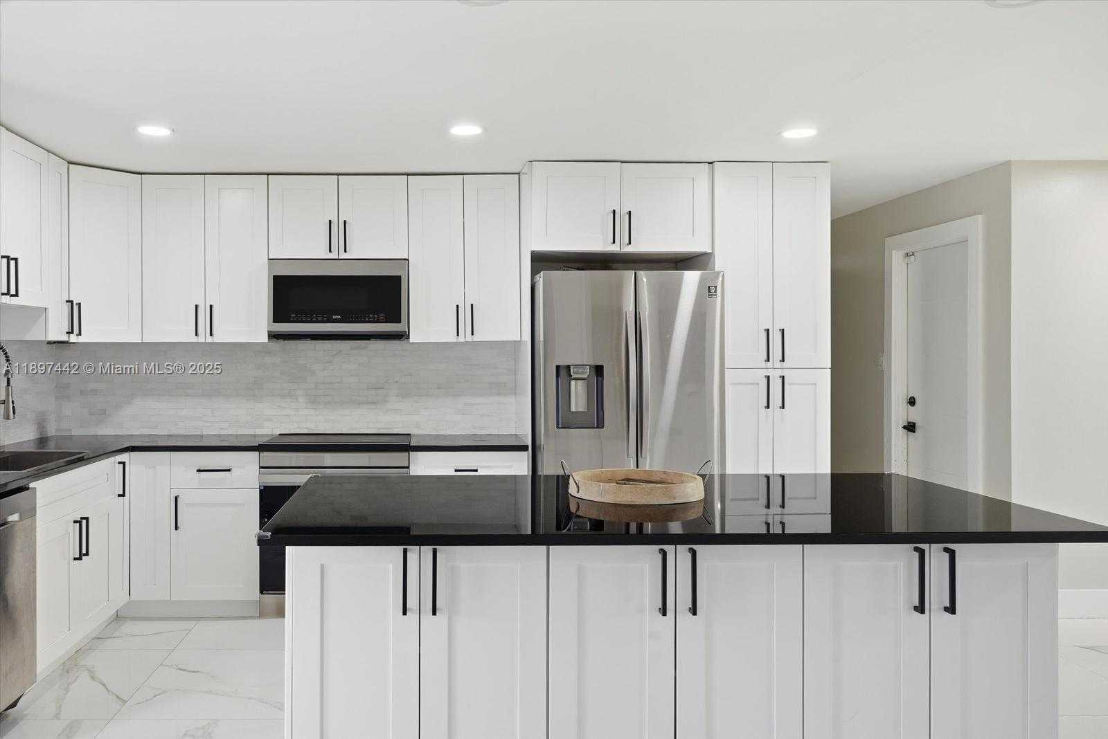 Small Image of 6948 NORTH WEST 8TH CT, Margate Number 6