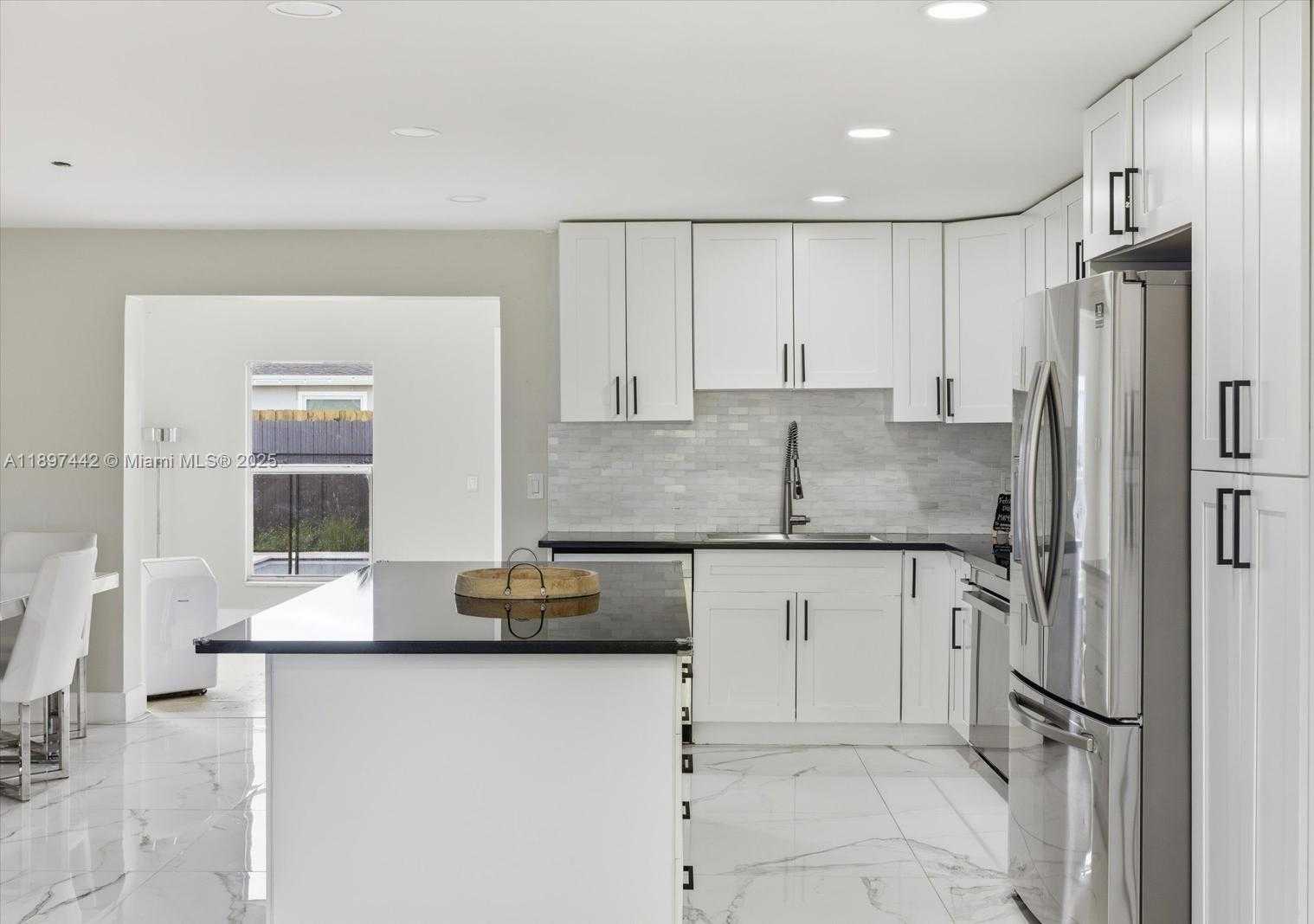 Small Image of 6948 NORTH WEST 8TH CT, Margate Number 7