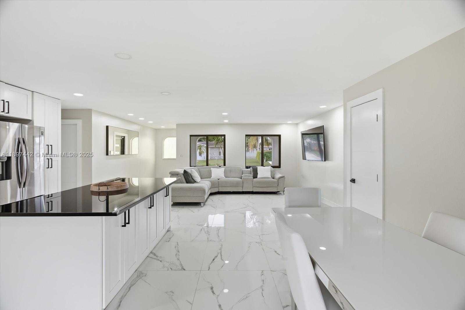 Small Image of 6948 NORTH WEST 8TH CT, Margate Number 8