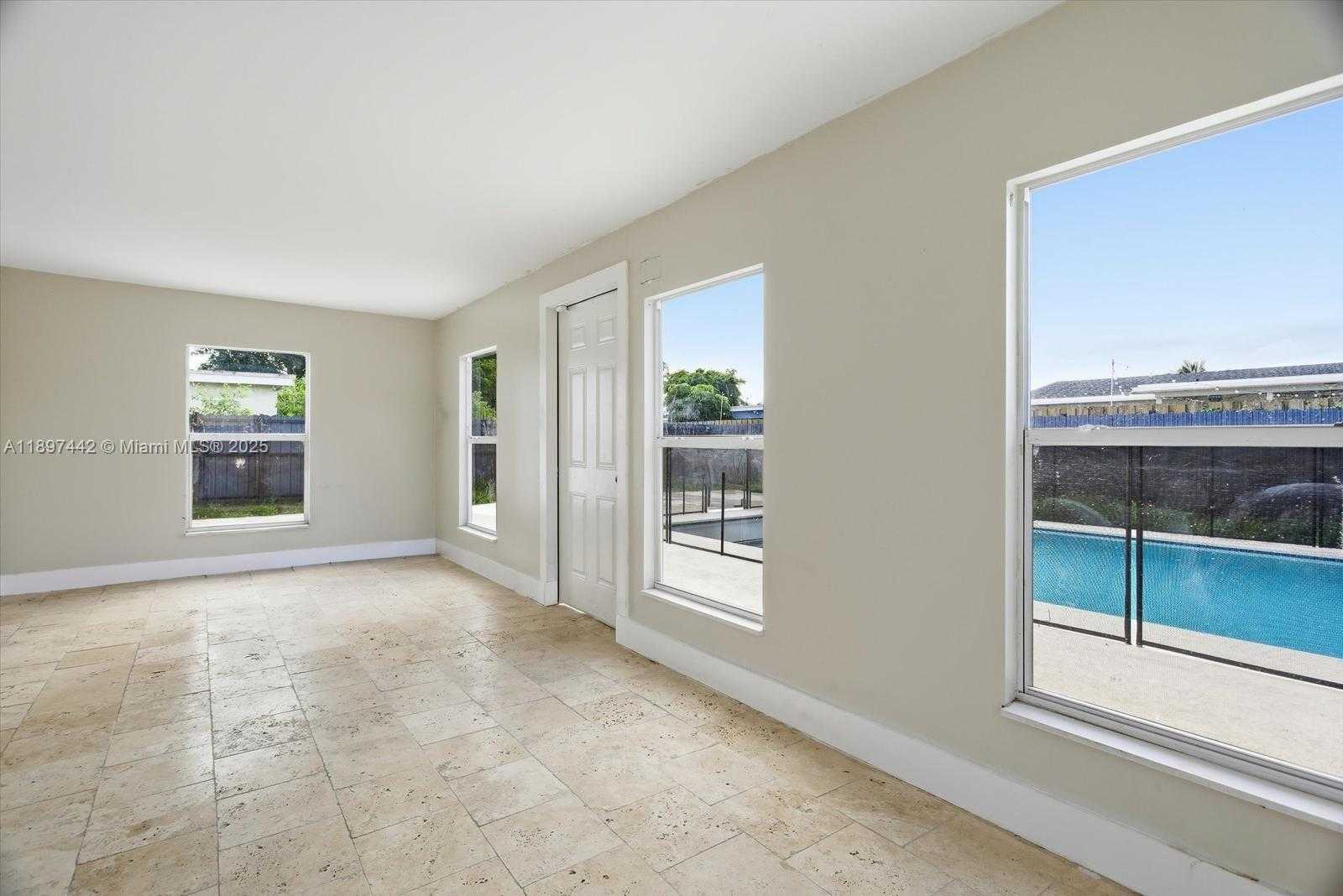Small Image of 6948 NORTH WEST 8TH CT, Margate Number 9