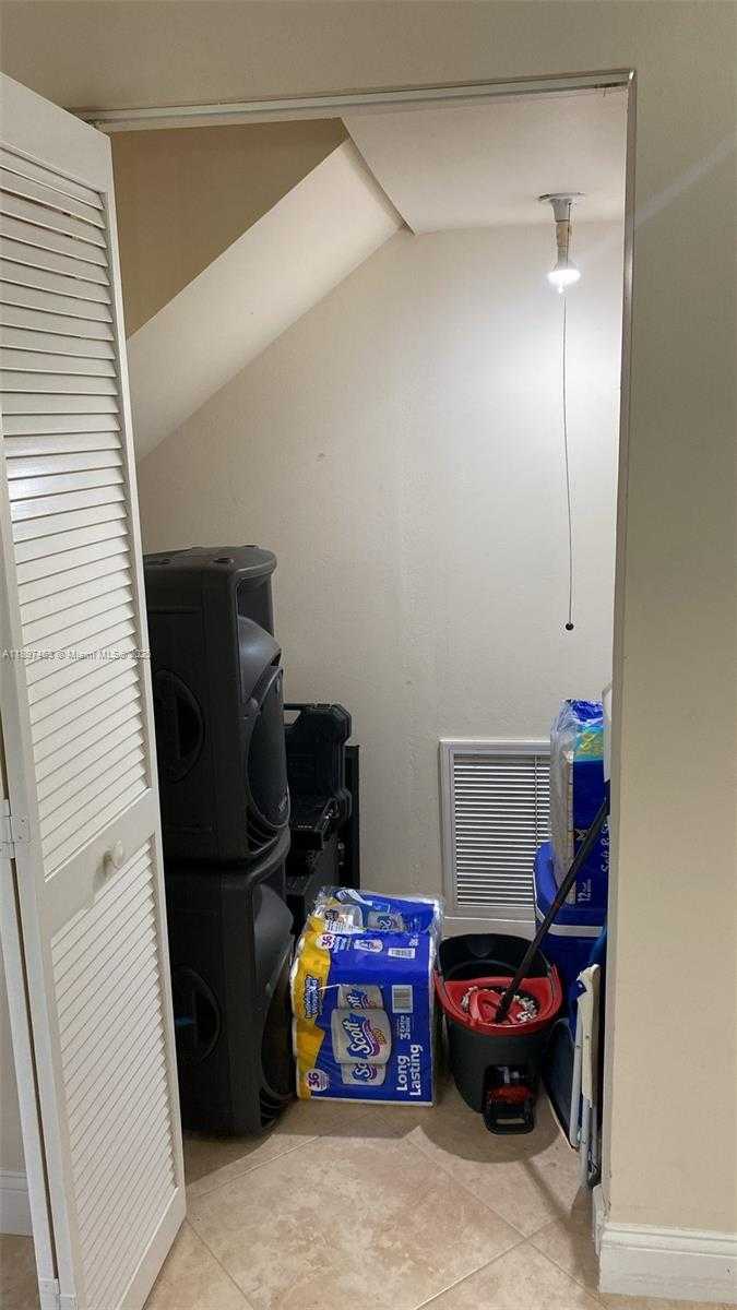 Small Image of 1634 NORTH 15TH TERRACE, Hollywood Number 13