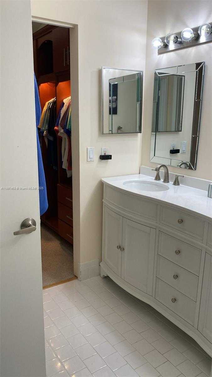 Small Image of 1634 NORTH 15TH TERRACE, Hollywood Number 32